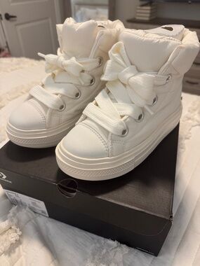 Converse Women’s All Star Element Puffy High-Top Sneakers/Boots  5.5 - 6